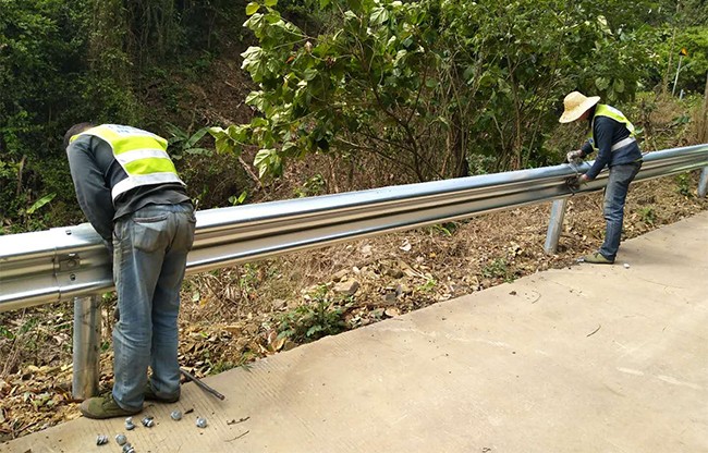 葫芦岛高速公路护栏的定期维护与保养